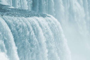 AdobeStock_7976624-Niagara-Falls-Closeup-1-300x200-3